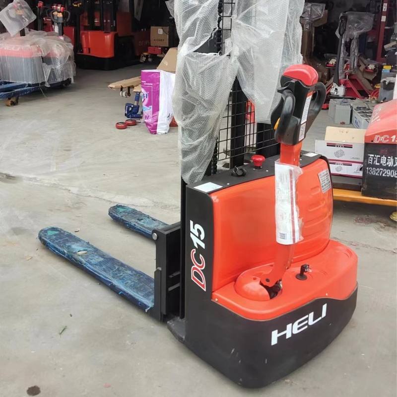 东莞偏置式全电动堆高机合力叉车CDD15-070E新能源小型搬运设备