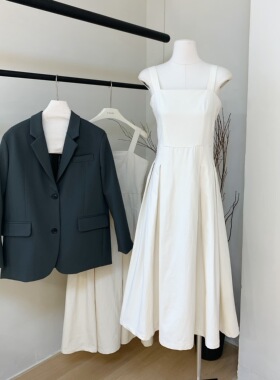 大裙摆小众设计气质吊带牛仔连衣裙女秋冬打底收腰显瘦a字裙子