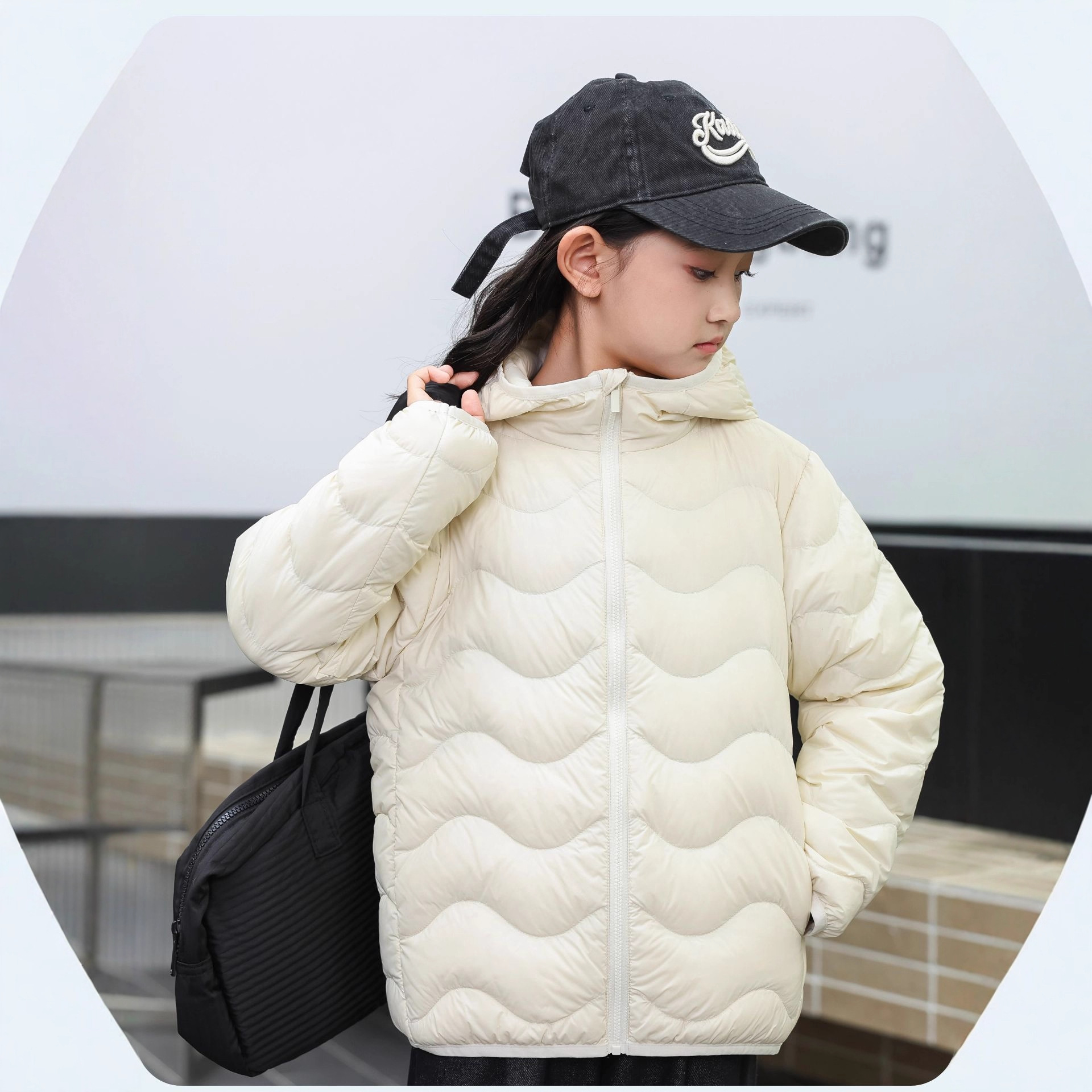 儿童轻薄羽绒服连帽短款男童女童中小童2025秋冬新款90白鸭绒外套