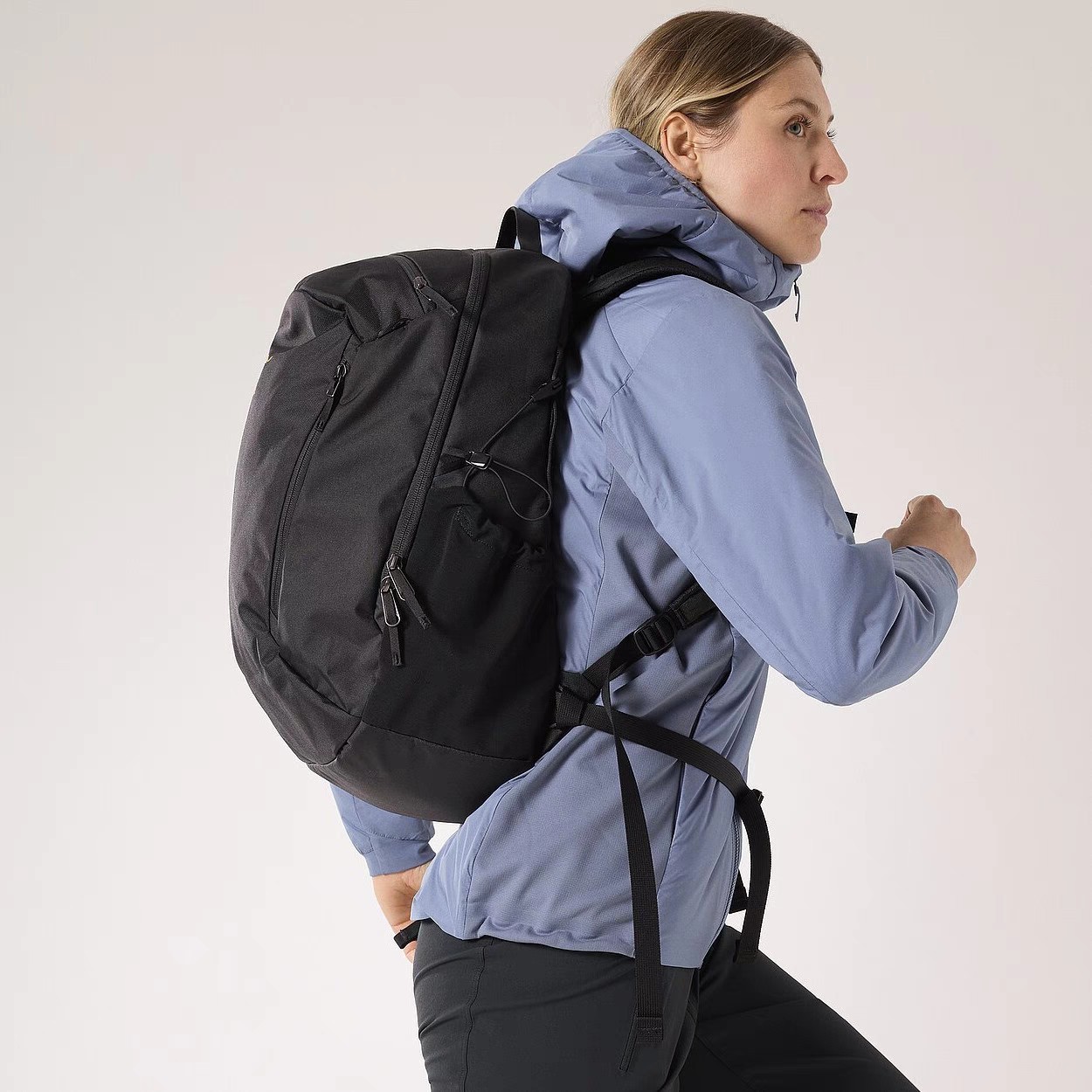 鸡骨架包 新款26L双肩户外运动包休闲登山包男女百搭背包防水