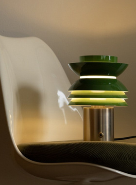 设计师款简约客厅卧室桌面摆件客厅床头小夜灯装饰松绿色氛围台灯