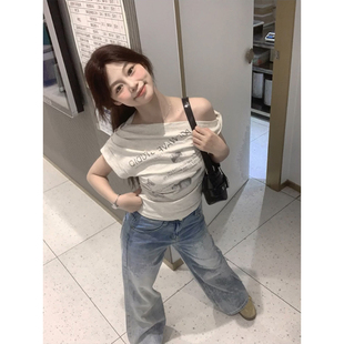 上衣 白灰色斜肩褶皱短袖 t恤女夏季 韩系小众趣味印花修身 收腰短款