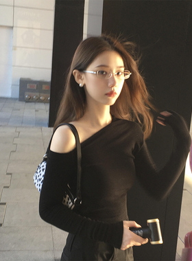 辣妹黑色露肩斜肩长袖t恤女2025秋季新款修身紧身显瘦纯欲风上衣