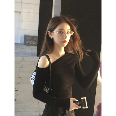 辣妹黑色露肩斜肩长袖t恤女2025