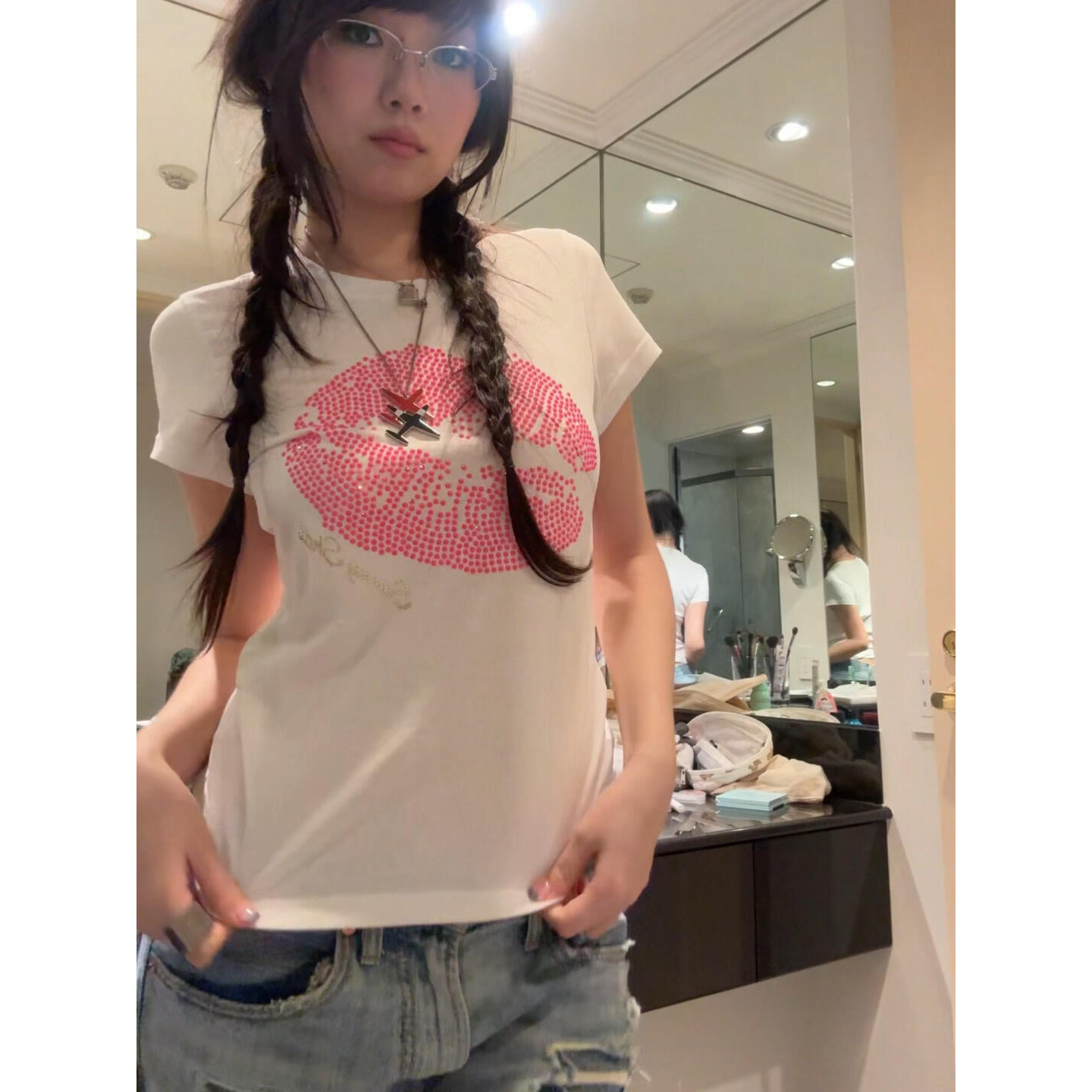 古早感彩色唇印烫钻正肩短袖t恤图片
