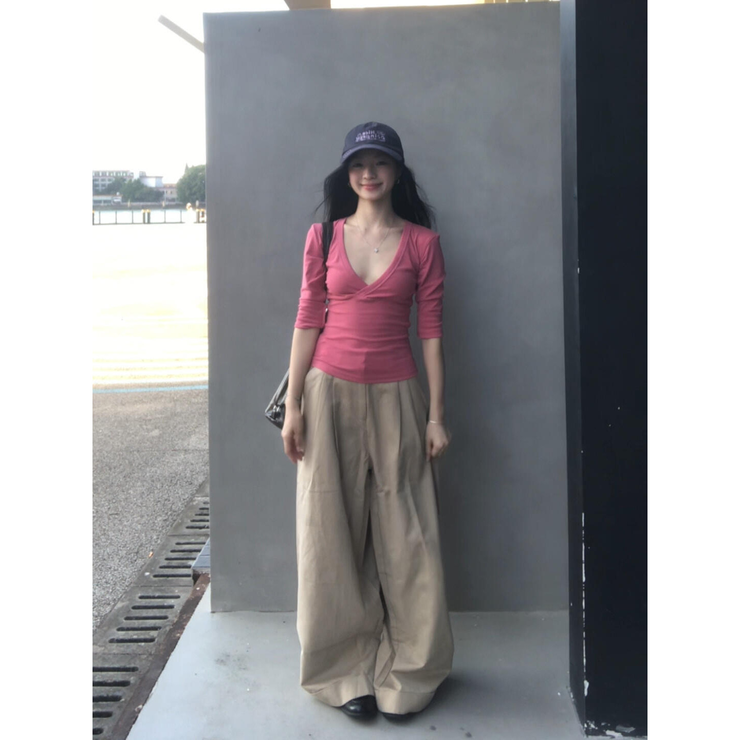 交叉深V领低胸长袖t恤女2026早秋新款收腰显瘦性感紧身打底衫上衣