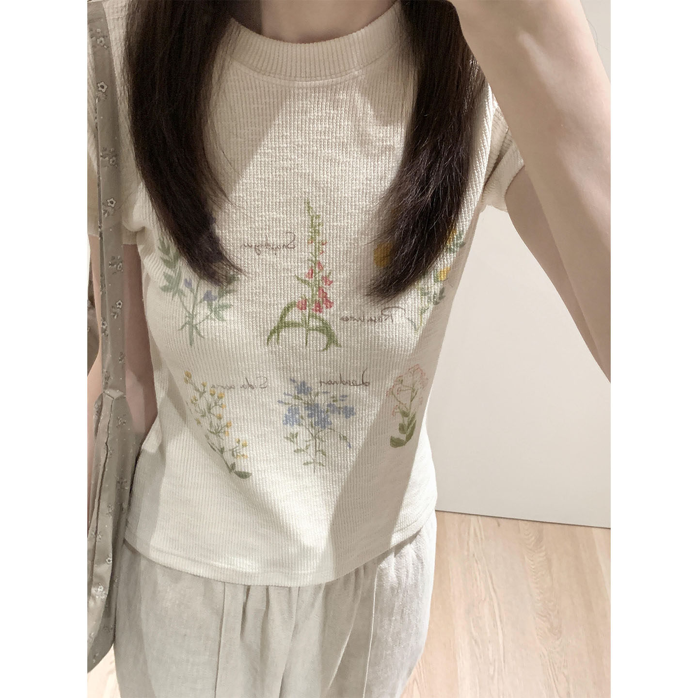 韩系碎花正肩短袖t恤女2026夏季设计感修身漂亮独特百搭休闲上衣