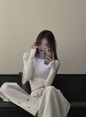 美式纯欲白色蝴蝶结绑带长袖t恤女秋冬修身气质内搭辣妹正肩上衣