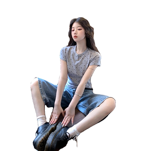 美式波点正肩短袖灰色t恤女夏季小个子辣妹修身短款别致独特上衣
