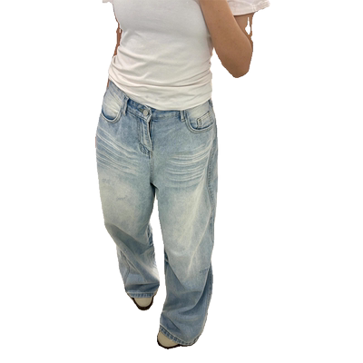 浅蓝色破洞牛仔裤女夏季2024新款