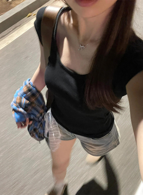 纯棉u领黑色短袖收腰t恤女夏季2024新款修身显瘦大领口设计感上衣