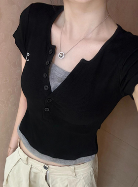 纯欲v领黑色假两件正肩短袖t恤女夏季设计感修身撞色拼接短款上衣