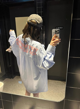 设计感蓝色条纹字母印花衬衫女2024新款夏季薄款防晒衬衣慵懒上衣