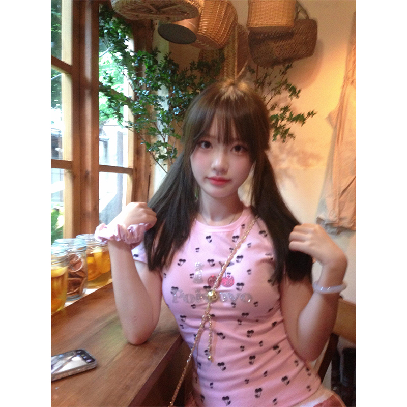 美式甜辣樱桃满印花正肩短袖t恤