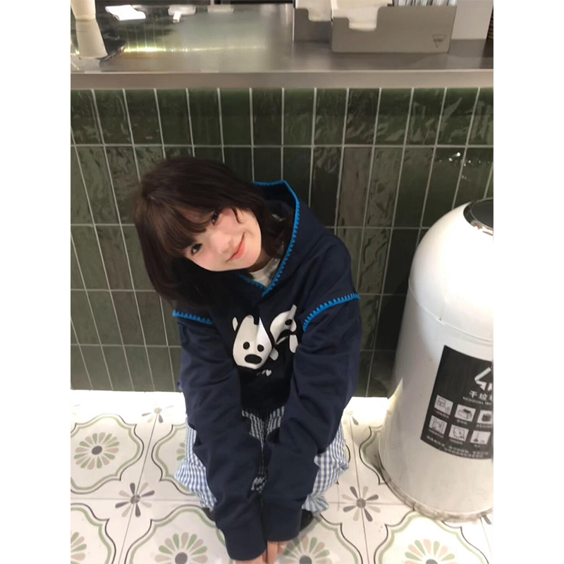 国潮牌小狗印花连帽贝壳绣卫衣女