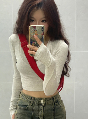 美式复古辣妹V领长袖t恤女春秋冬内搭紧身纯欲别致短款打底衫上衣