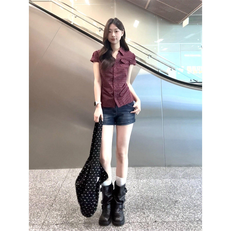 美式辣妹复古格纹红色正肩短袖衬衫女夏季设计感修身收腰短款上衣