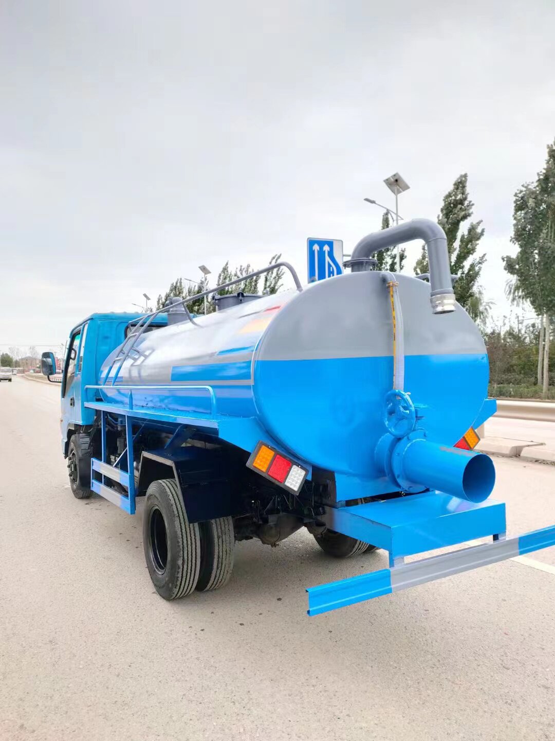 五方吸粪车.二手不带手续,养殖场专用.