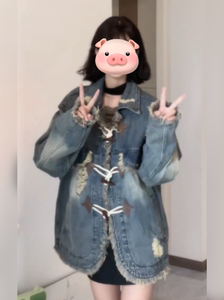美式高街牛仔外套女春秋2024新款港风毛边破洞夹克上衣羊角扣宽松