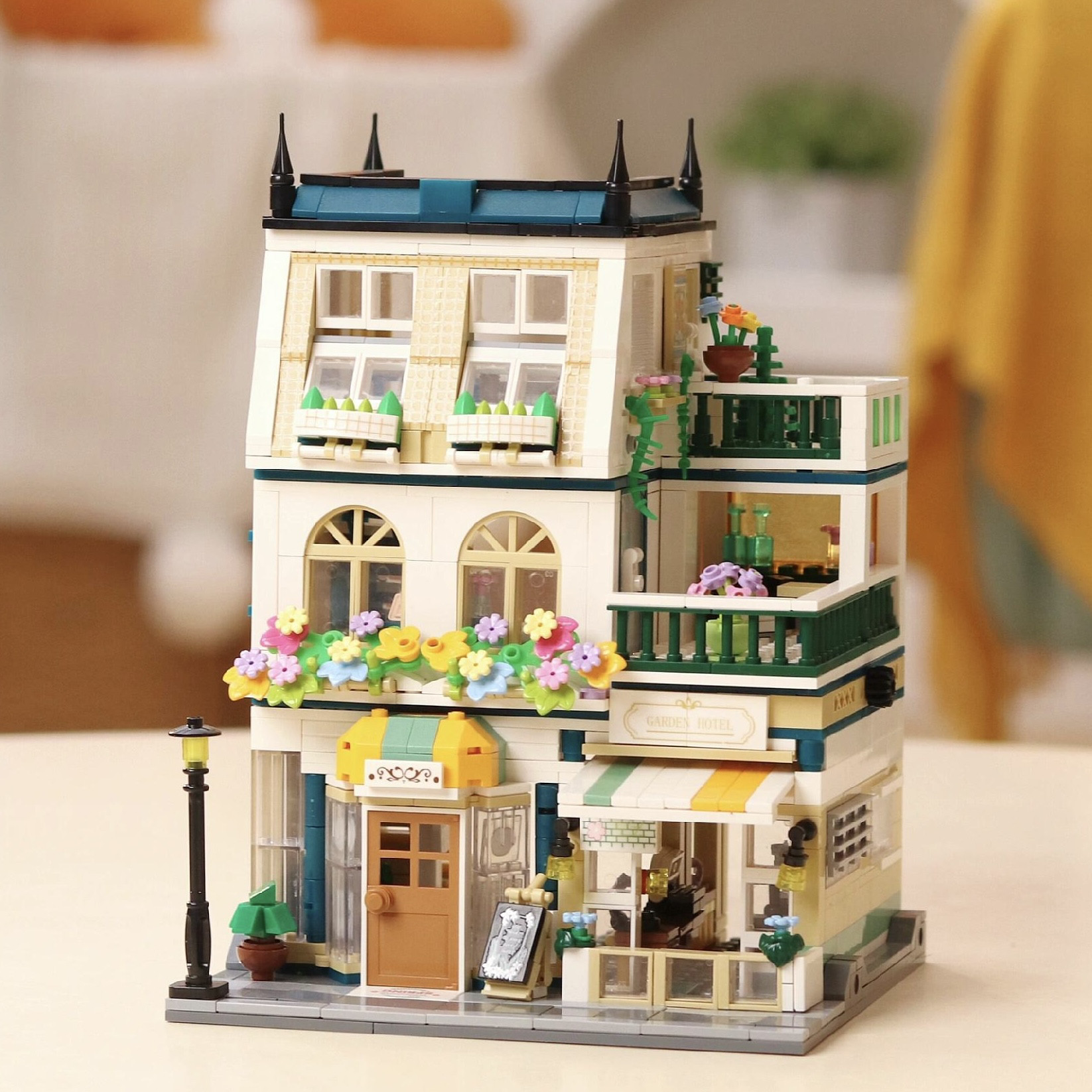 街景积木花园酒店拼装玩具城市小房子别墅送女孩模型摆件生日礼物