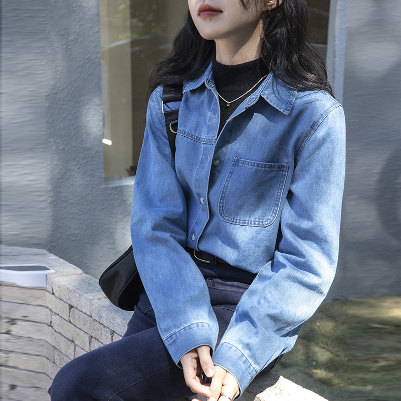 牛仔衬衫女内搭春装大码设计感蓝色外套宽松正肩叠穿法式衬衣长袖