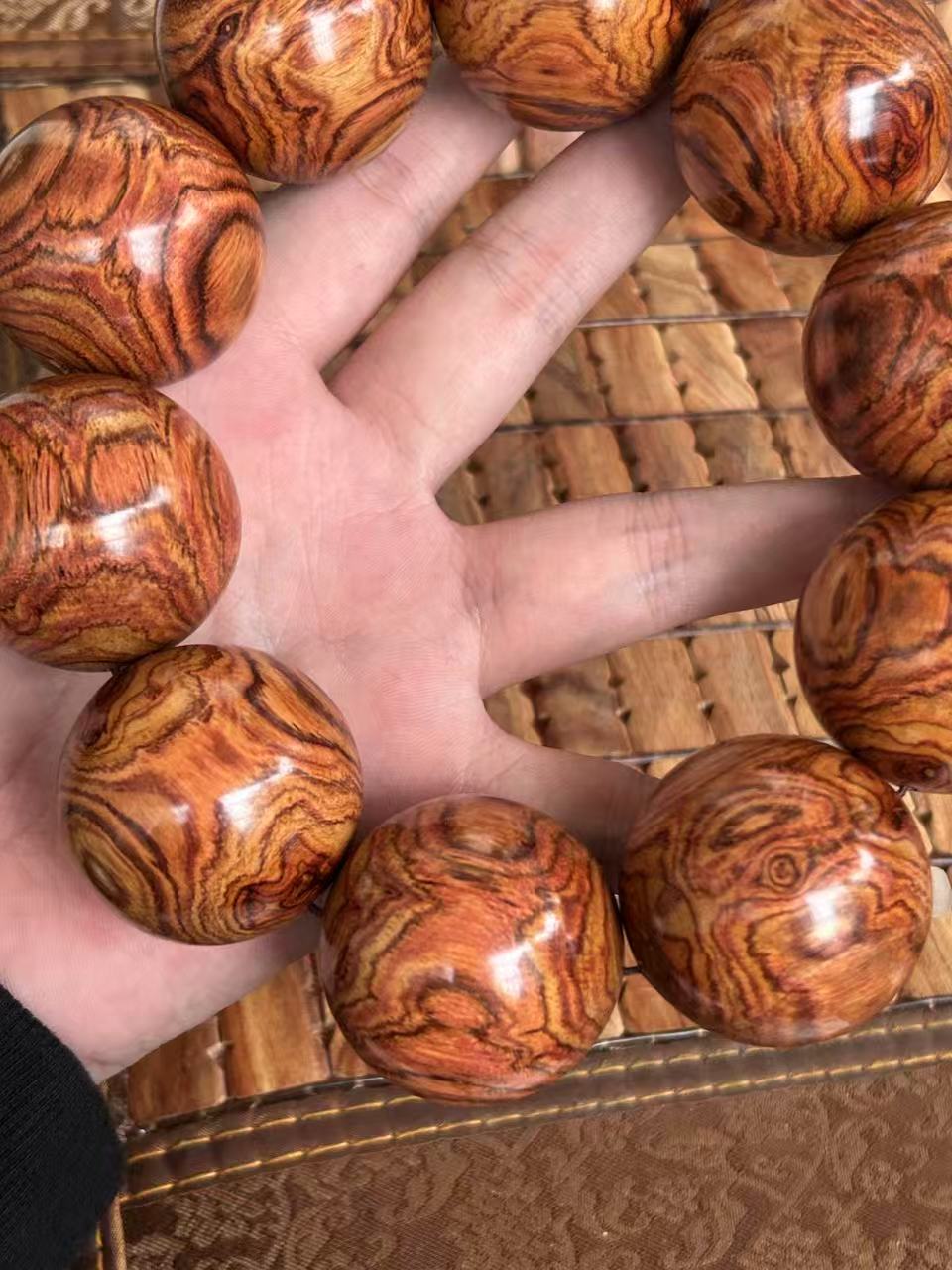 1117海南黄花梨虎啤对眼油梨，4.1手串