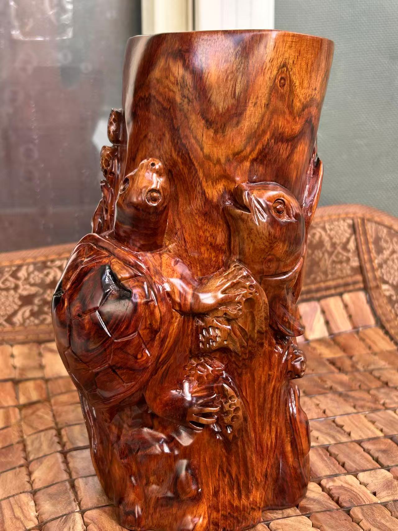 1201海南黄花梨乌龟紫油梨雕刻笔筒