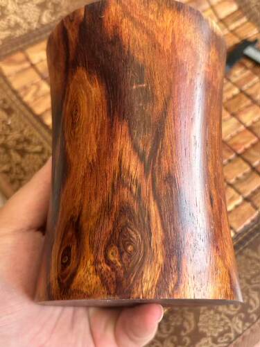海南黄花梨紫油梨笔筒高14.1cm，直径10.7cm，内径7.1厘米，520克