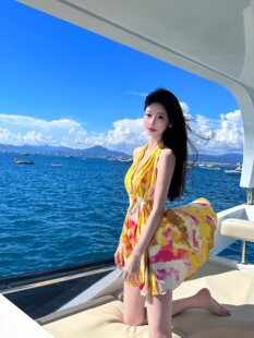 三亚海边拍照绝美度假沙滩短裙女小个子性感大露背V领挂脖连衣裙