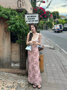 法式复古浪漫碎花连衣裙女旅游度假气质褶皱修身显瘦包臀吊带长裙