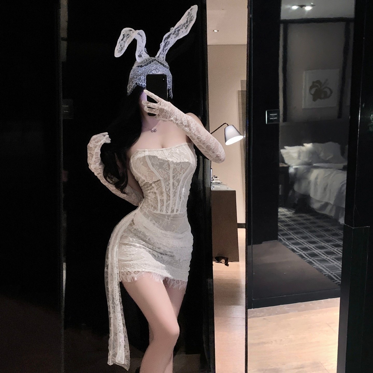 性感蕾丝花纹绑带修身抹胸连衣裙