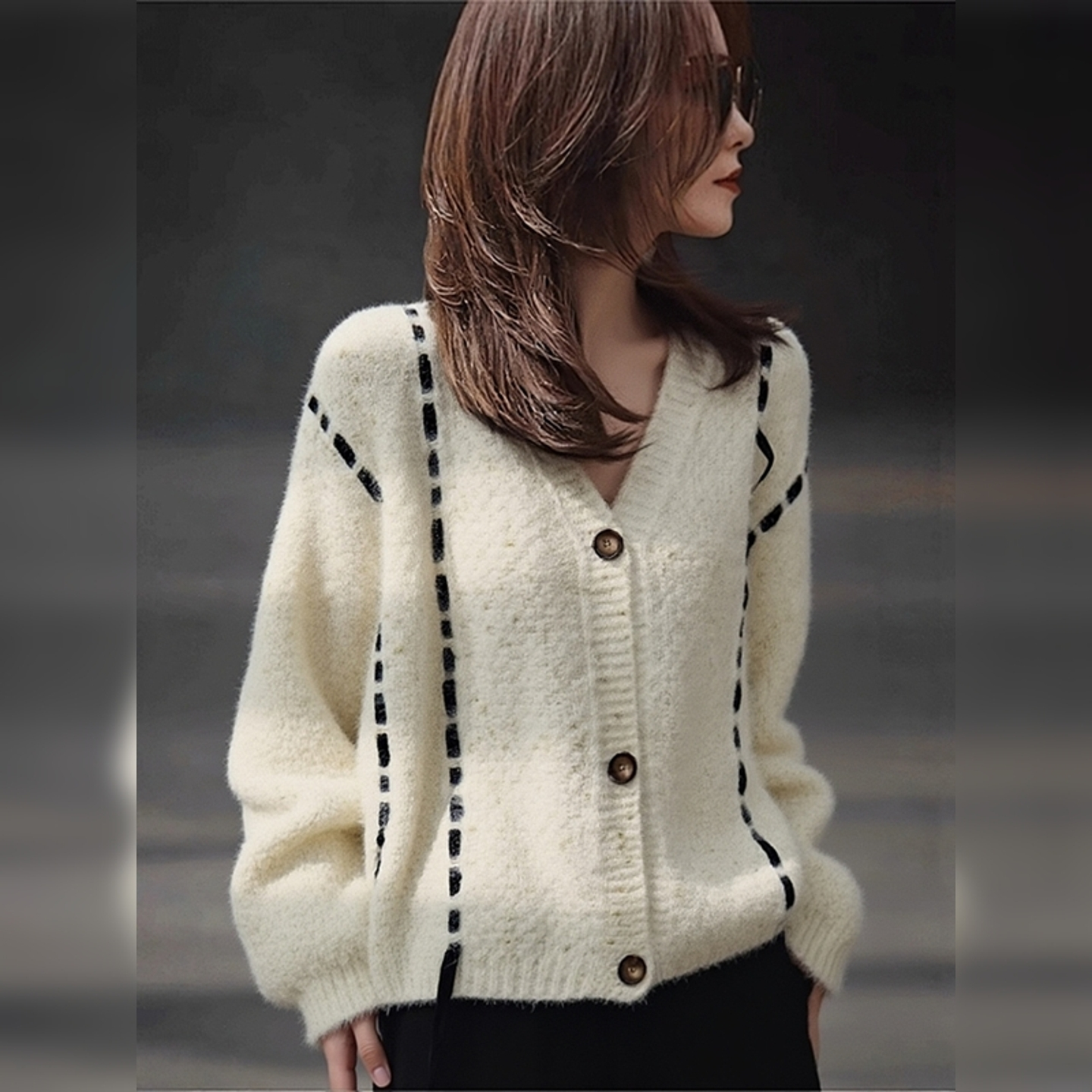 法式慵懒风米白色V领针织衫女装秋冬新款高级撞色设计感宽松毛衣,女装/女士精品,大码内搭,淘宝优惠券,粉丝福利购,淘宝优惠卷