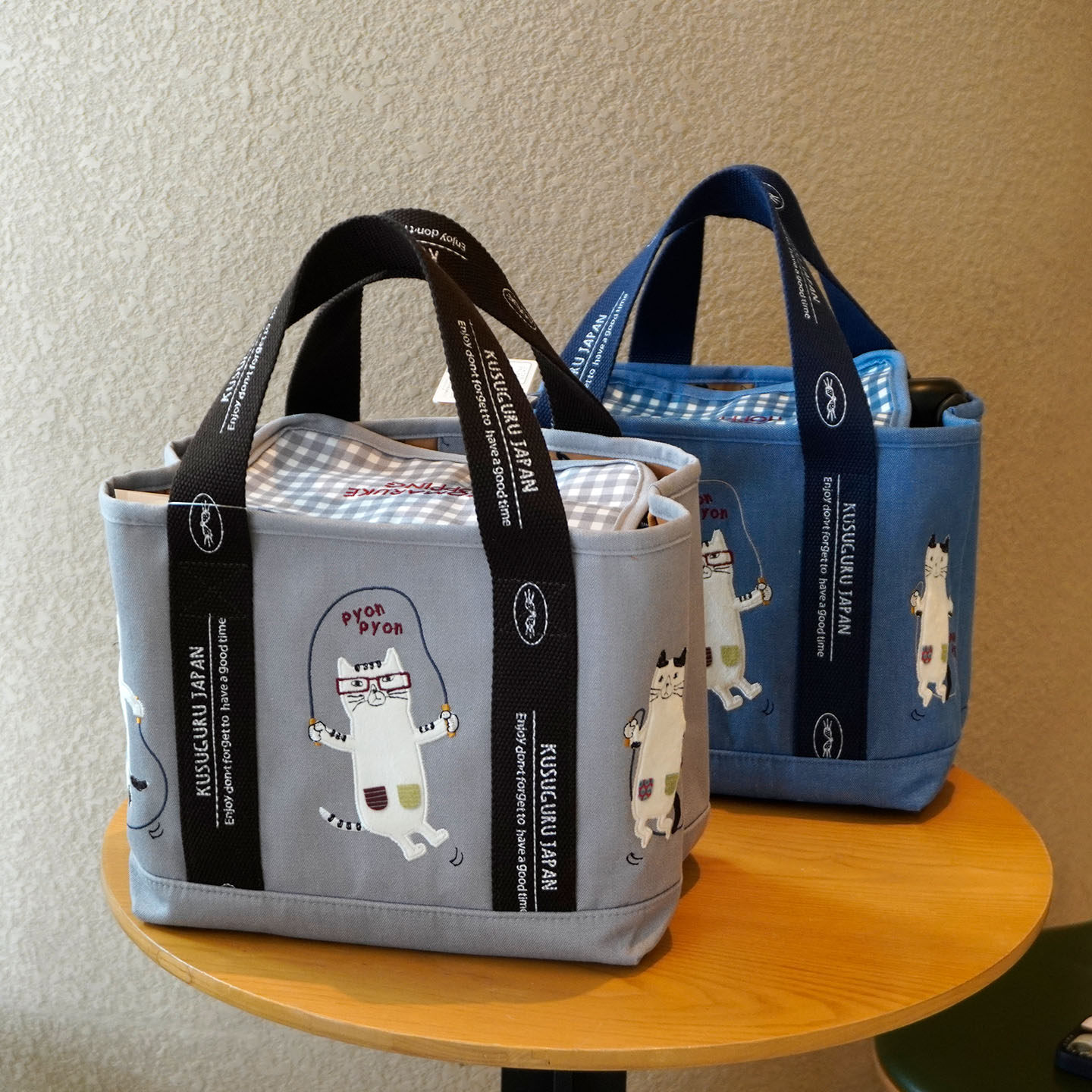 多隔层有水杯位～日本帆布包女手提包休闲刺绣横款方形翻盖便当包