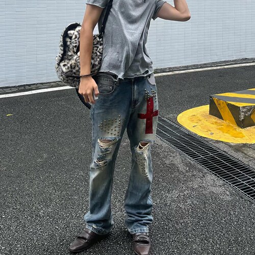 街头设计感重工铆钉破洞牛仔裤