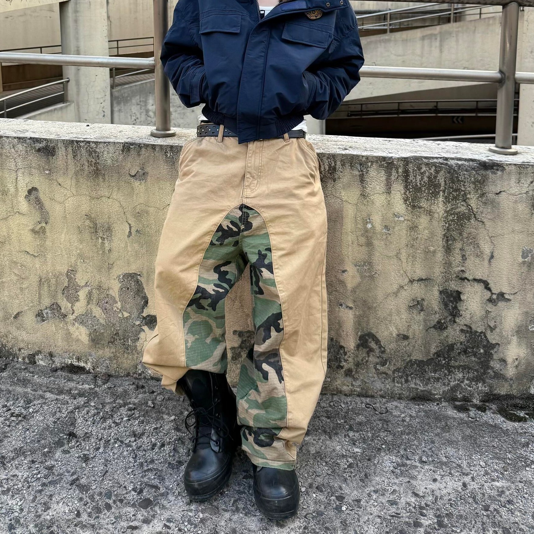 设计感卡其色拼接迷彩阔腿工装
