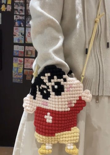 蜡笔小新斜挎包可爱卡通人物单肩包新款2025DIY材料包毛线钩织