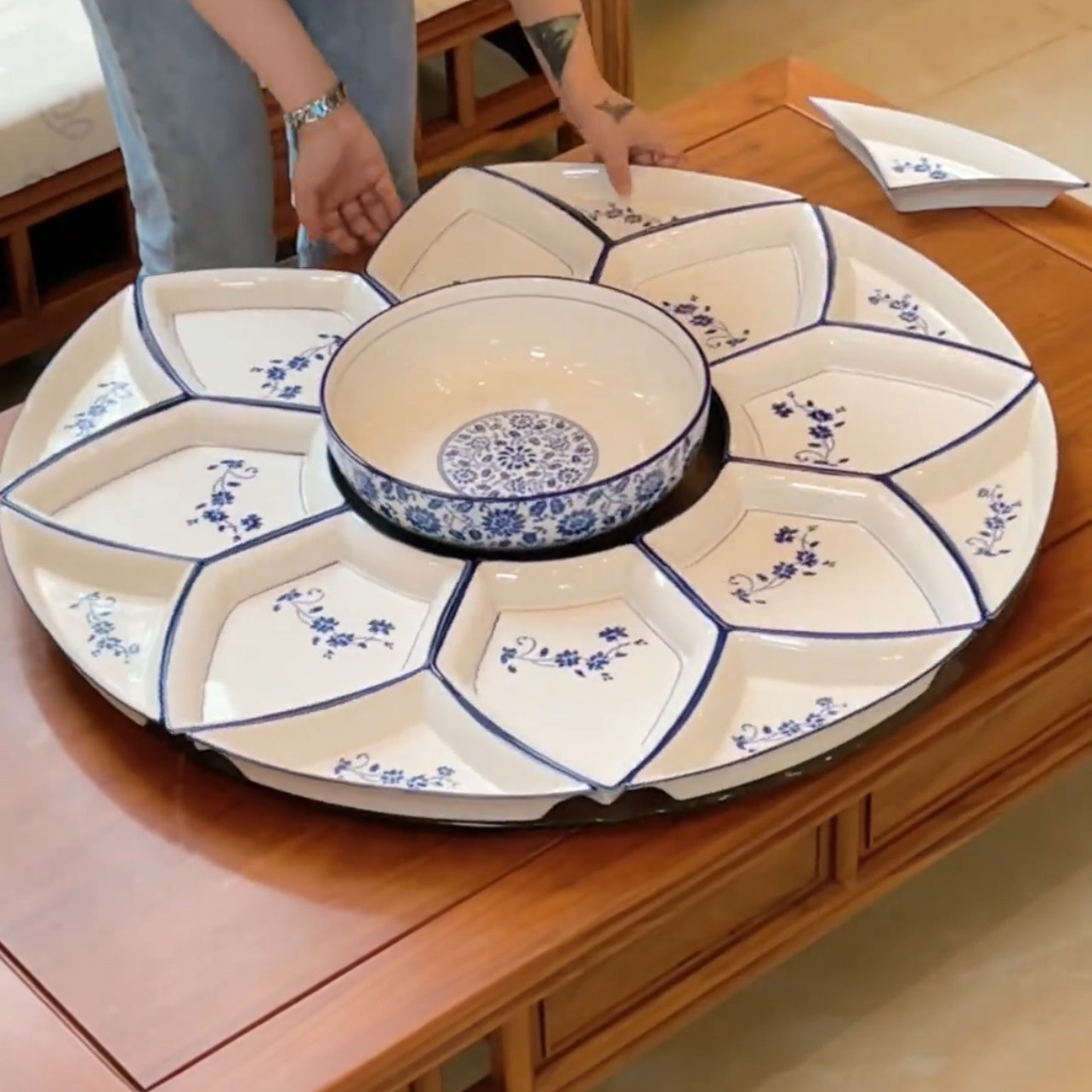 青花碗碟盘套装家用拼盘餐具组合套盘家用拼盘圆桌盘子新款简约