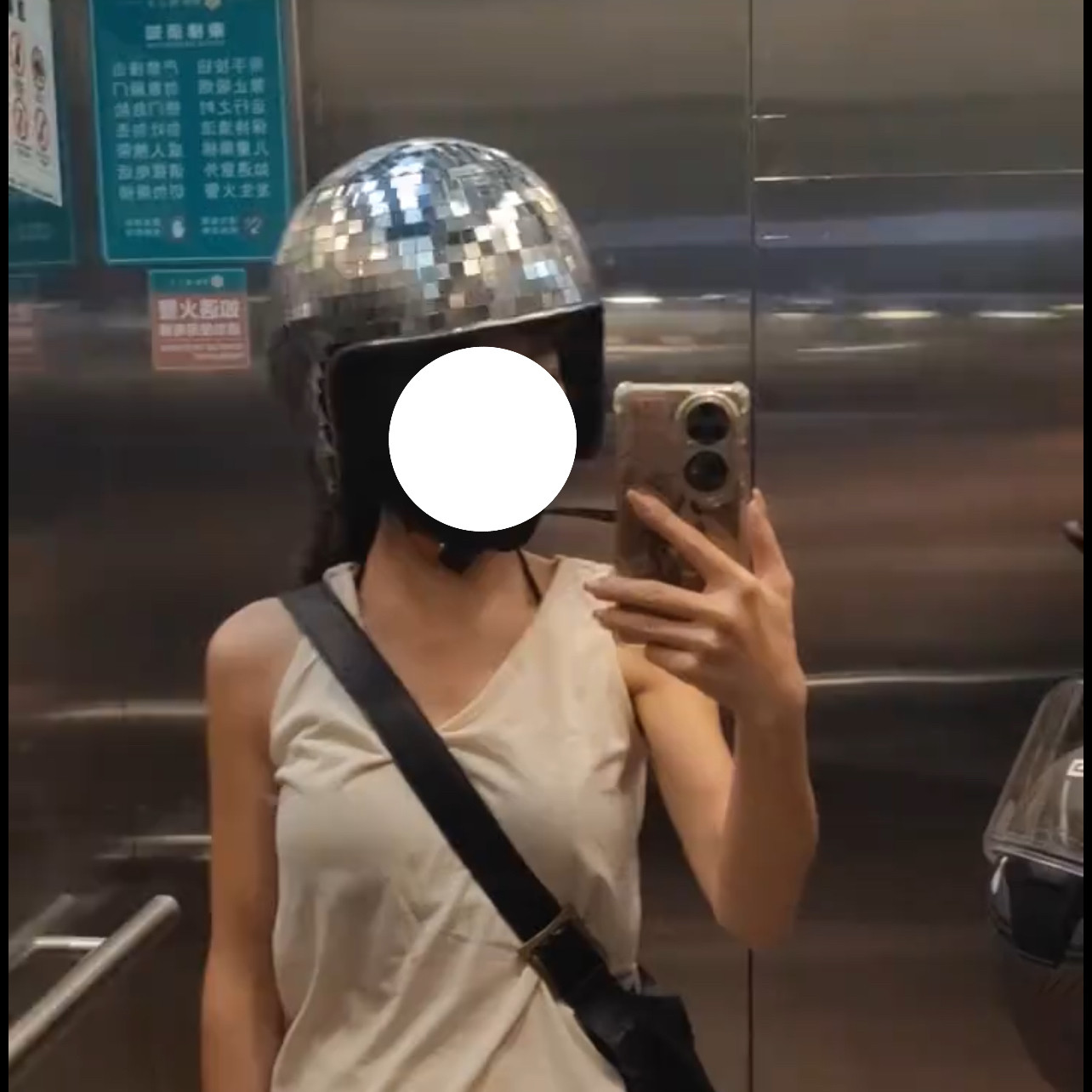 银色灯球头盔新款2026反光镜面防远光灯个性潮流装饰头盔男女