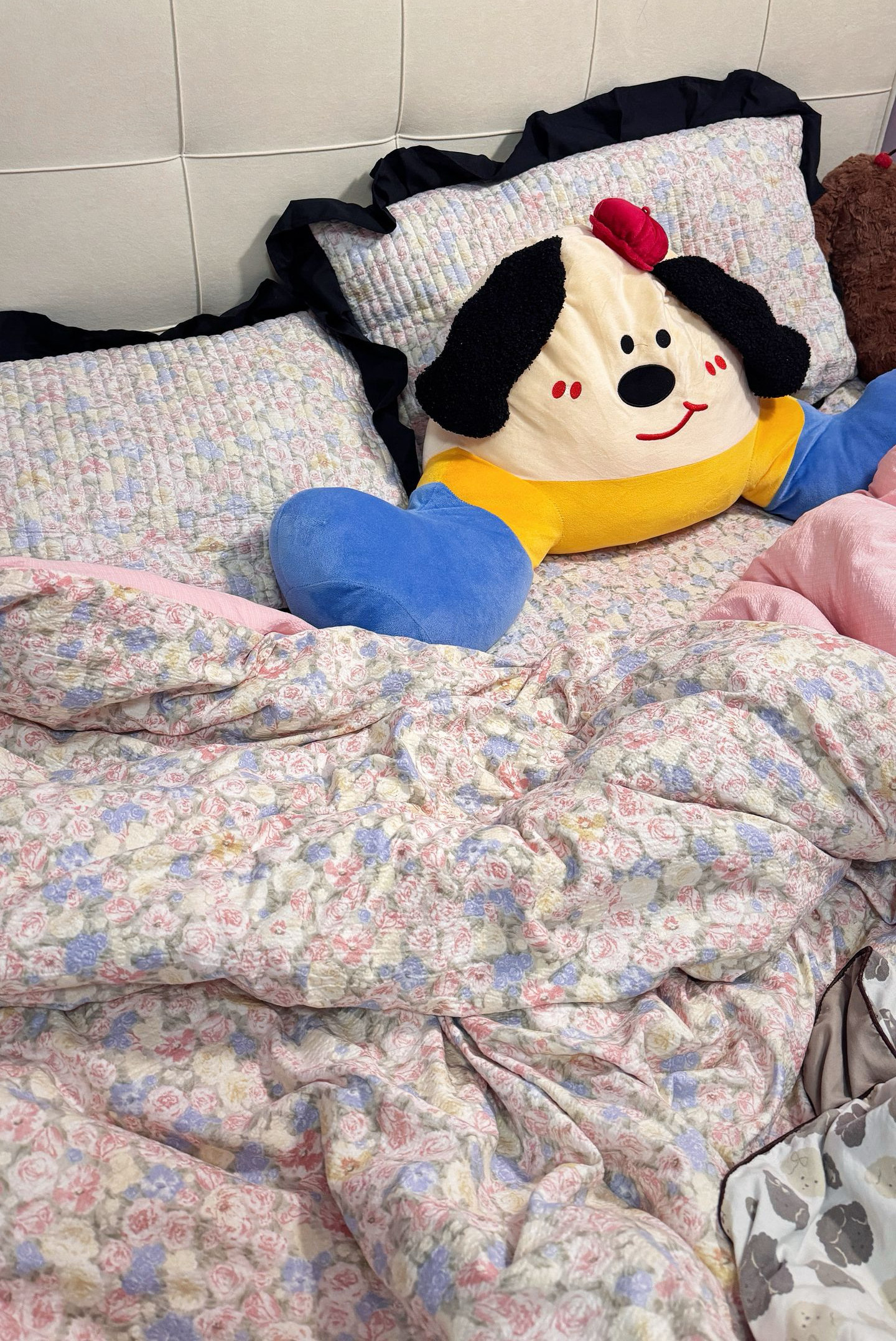 可爱狗狗靠枕新款2026玩偶趣味棉花飘窗抱枕床上用品宿舍学生