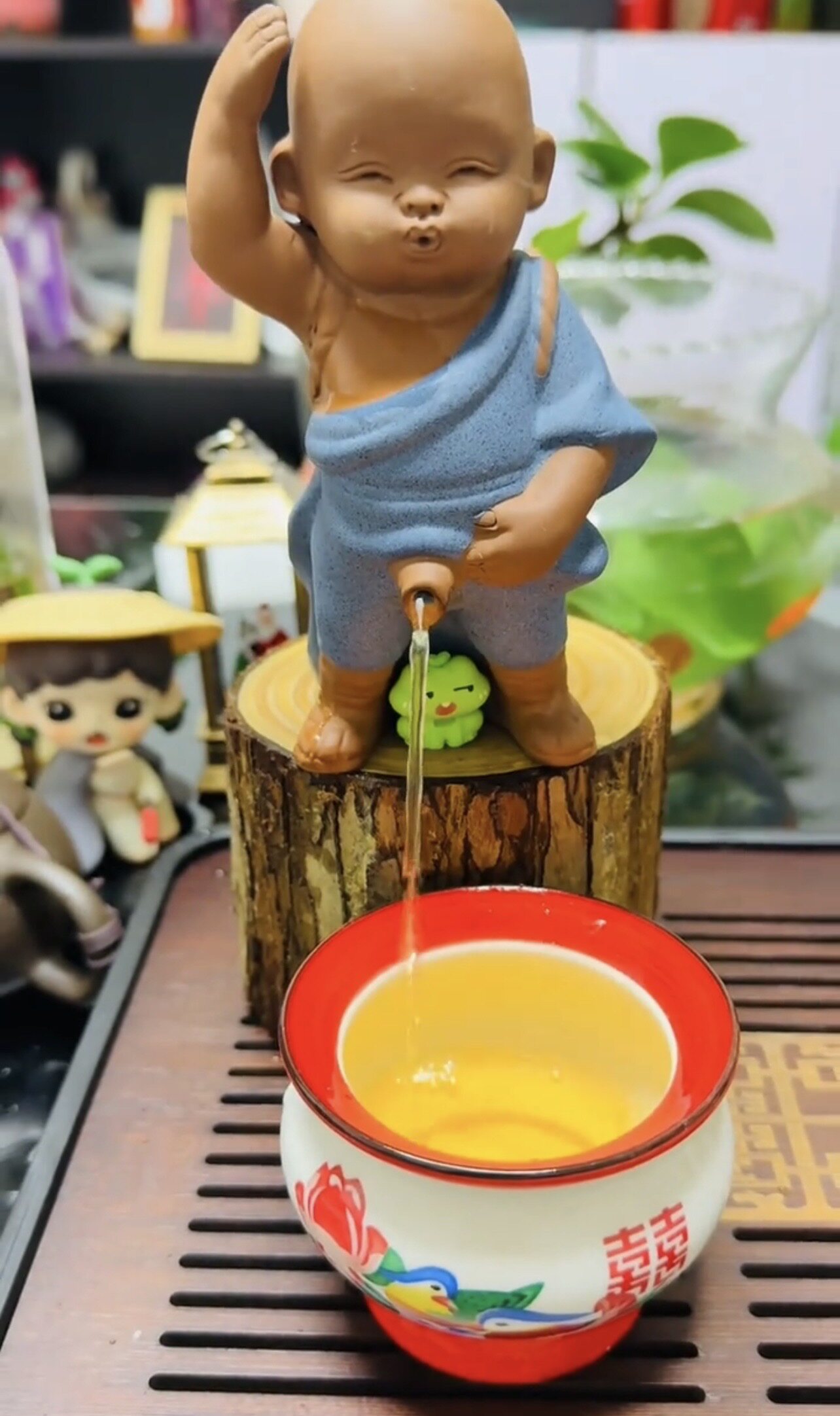 新款喷水茶宠摆件变色陶瓷小和尚2025趣味撒尿玩具茶桌配饰