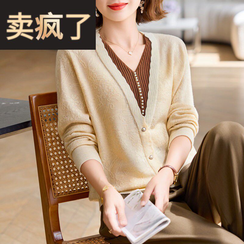 妈妈秋装假两件上衣洋派2025新款50多岁中老年女春秋长袖针织小衫