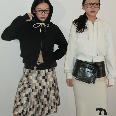 锁&钥匙铆钉戴帽短款卫衣开衫