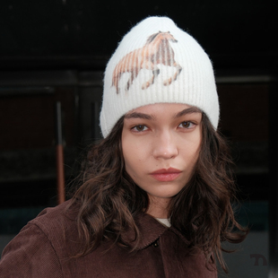 THINGNESS 奔跑喷绘小马羊毛冷帽毛线帽 马年新年礼物