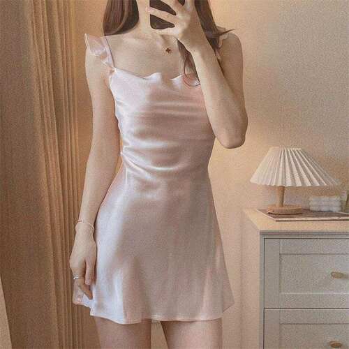 吊带睡裙女夏款网红风2025年新款薄款冰丝感短裙纯色连衣裙