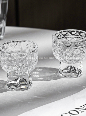精致小白酒杯一口杯玻璃浮雕轻奢高档家用洋酒杯家用高颜值微醺