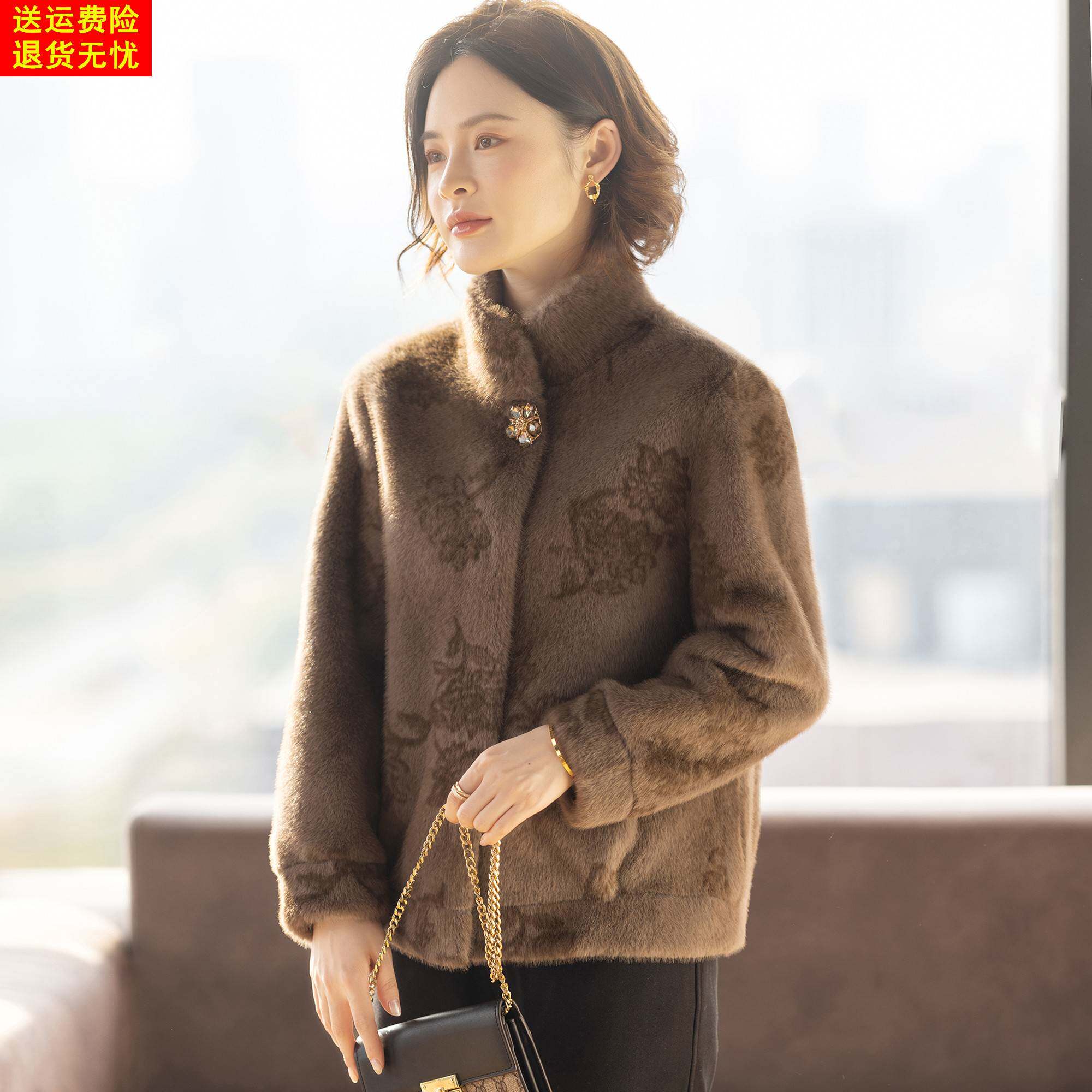 妈妈冬装外套2025新款皮毛一体加厚洋气时尚上衣服中老年妇女皮草