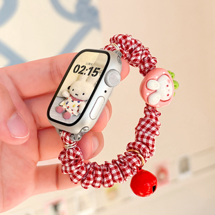 【草莓兔子】适用applewatchS11可爱红格纹铃铛发圈表带苹果手表6SE创意iwatch10/9/8舒适弹力尼龙细款腕带女