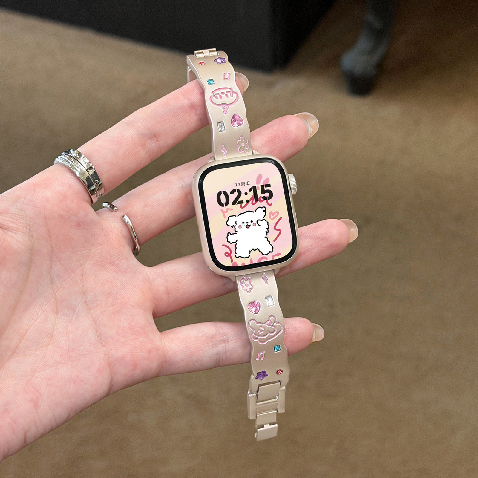 【快乐小狗】适用applewatchS11镶嵌彩钻手镯式表带iwatchS10/9/8卡通金属表链苹果手表SE可爱不锈钢细腕带女