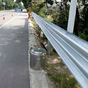 乡村公路波形护栏板热镀锌喷塑乡道村道w型县道防撞钢板护栏厂家