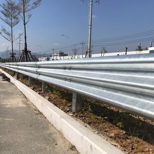 波形护栏高速公路热镀锌两波三波喷塑乡村道路安全防撞钢板栏杆w